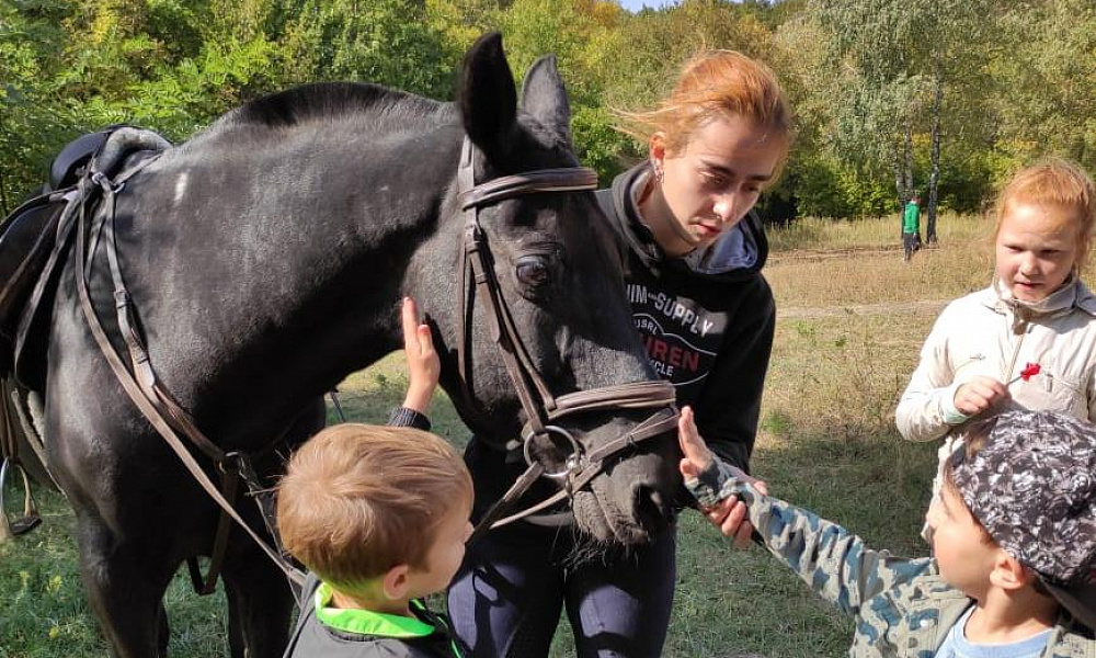 Без праздников не бывает детства