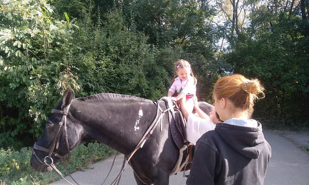 Без праздников не бывает детства